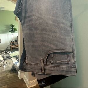 Old Navy Men’s light wash jeans - slim cut